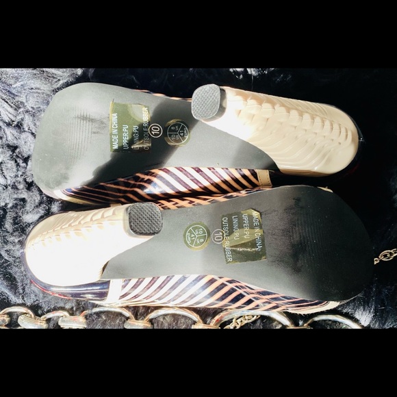 *NEW* HOT TOPIC BOOTIES - Picture 7 of 7